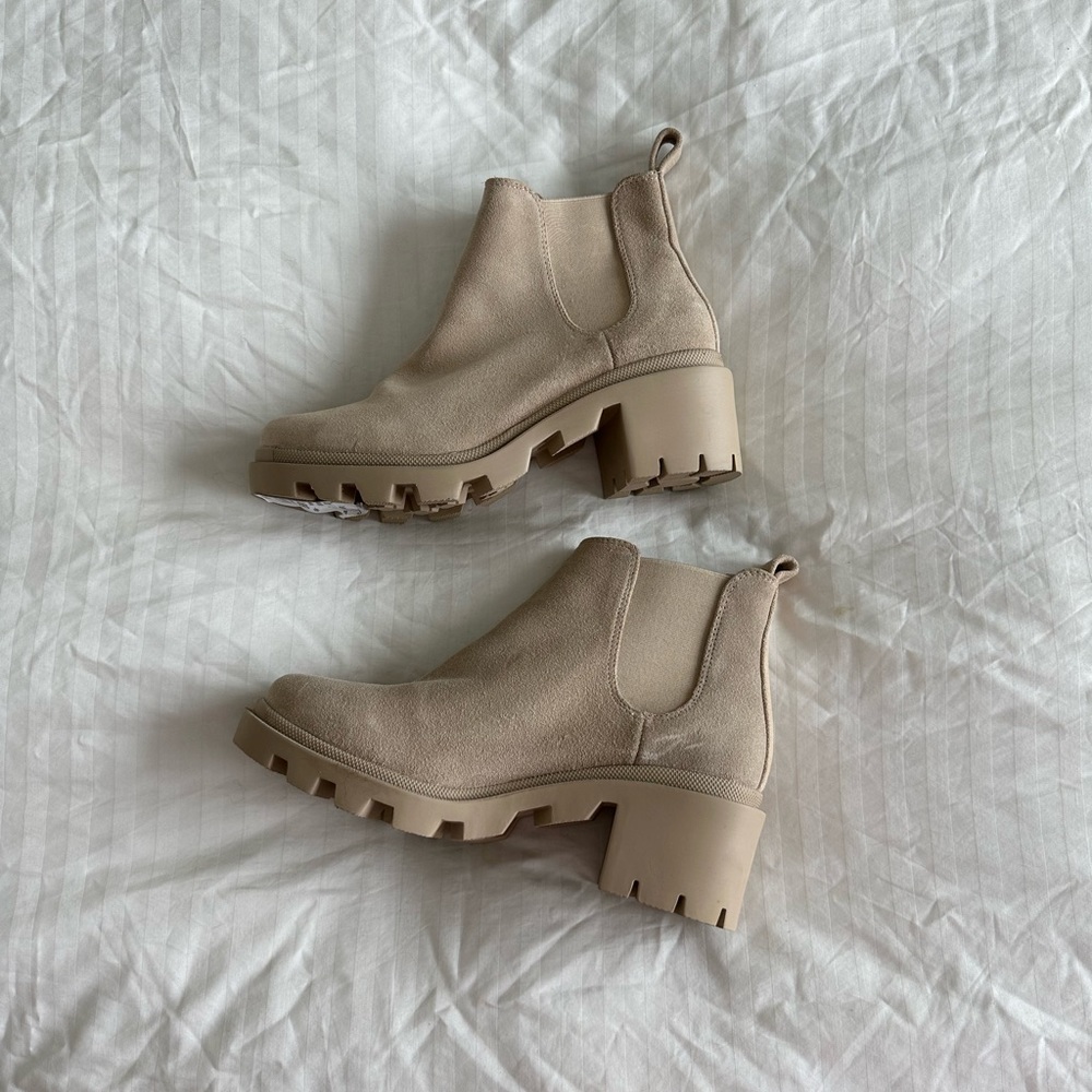 Chelsea Boots - Picture 3 of 7